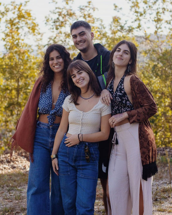 En la foto de grupo.